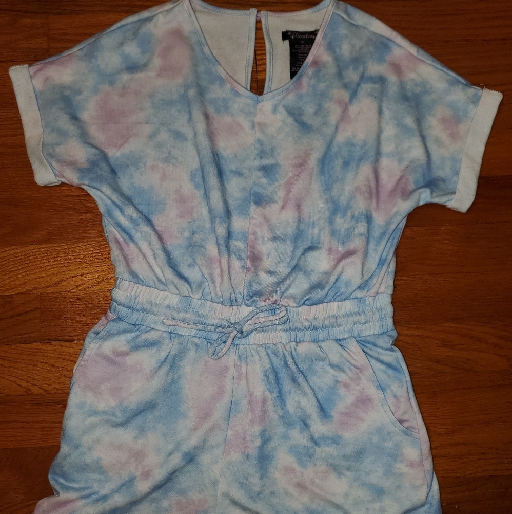 ✨️3/$10 Xtraordinary tie dye juniors size XL juniors